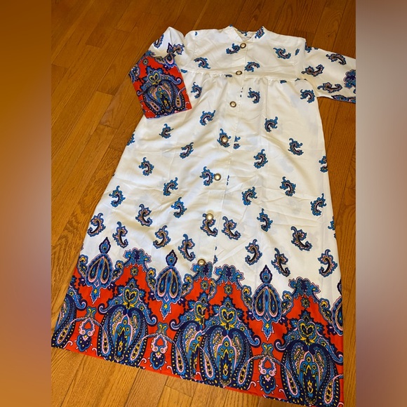 Abstract 1960s inspired dress - Picture 10 of 16